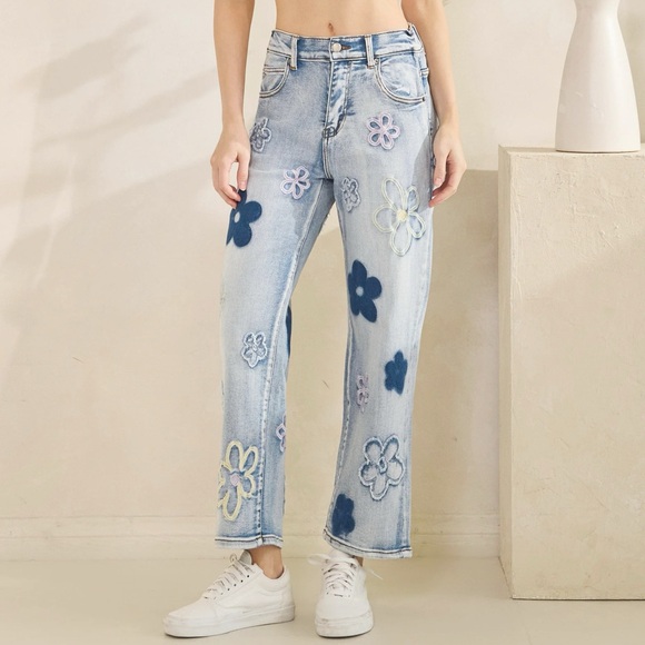 Oli & Hali Floral Embroidered Denim Jeans - Picture 2 of 6